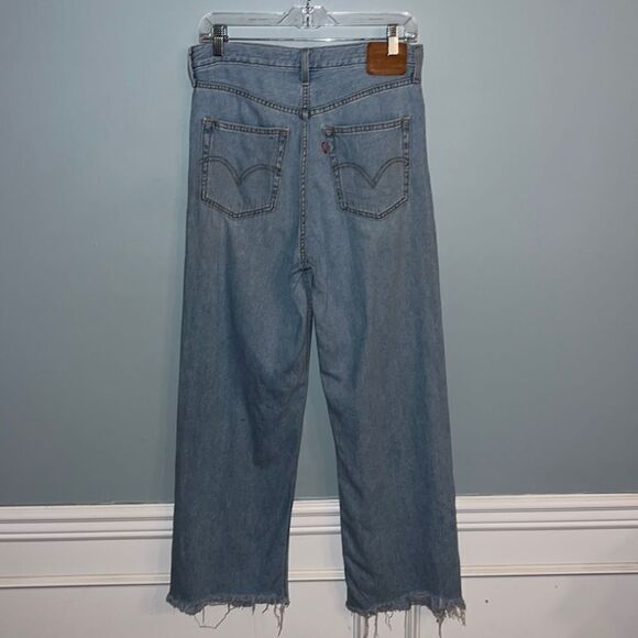 Levi’s premium High Loose Women’s 28 frayed hem jeans - Picture 2 of 14